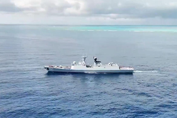 ‌Çin ordusundan Huangyan Adası'nda devriye‌<