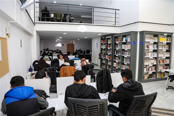 Van'da etüt merkezleri hizmet vermeye devam ediyor<