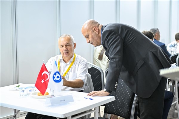 İzmir, temiz enerji alanında uluslararası buluşmalara ev sahipliği yaptı<