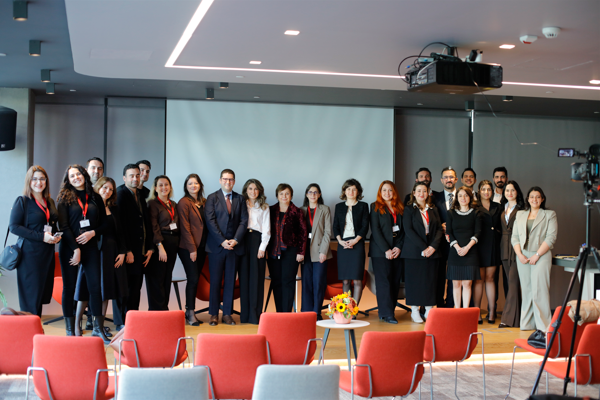 Kale Endüstri Holding ve KİAD iş birliğiyle “Dönüşen Dünyada Hukuk” paneli gerçekleşti<