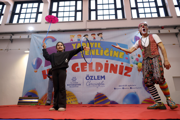 Aydın'da Yarıyıl Karne Şenliği<