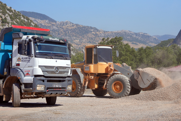 Karapınar’da 6,5 kilometrelik yol asfaltlanıyor<