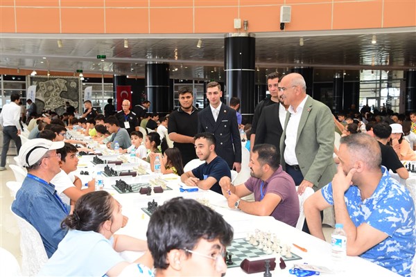 8. Uluslararası Altın Kayısı Satranç Turnuvası başladı<