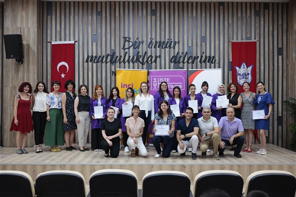 Konak'ta kadın CNC operatörleri sertifikalarını aldı<