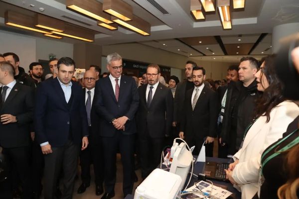 Memişoğlu: Tıp, ilimle merhameti bir araya getirmektir<