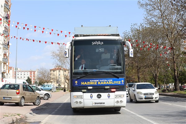 Başkan Büyükkılıç, otobüs ile şehir turu yaptı
