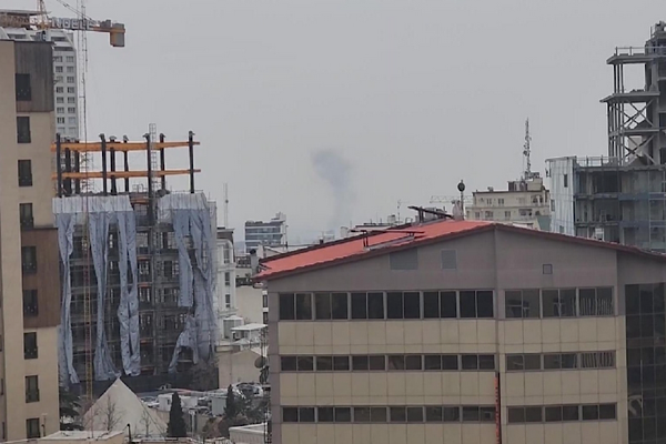 ABD ve İsrail hedeflerine yönelik çok sayıda saldırı dalgası başlattı<