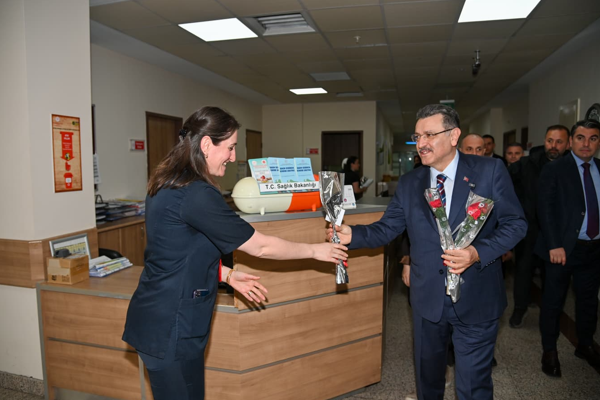 Başkan Genç’ten sağlık çalışanlarına ziyaret<