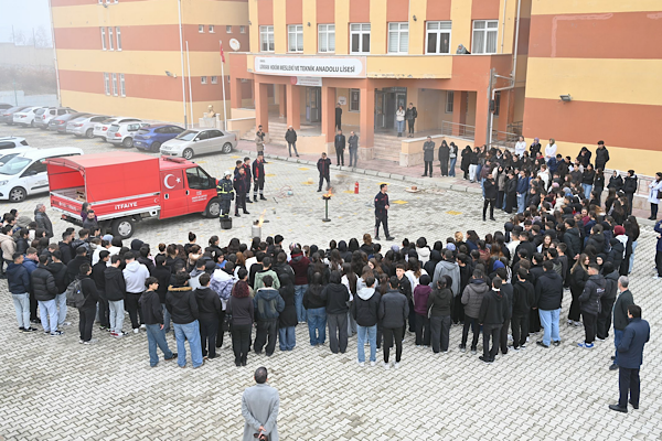 Isparta’da öğrencilere yönelik yangın eğitimi ve tatbikatı<