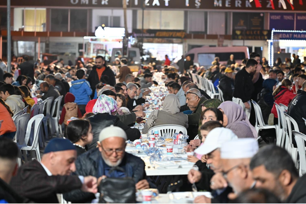 Kepez’de vatandaşlar iftar sofralarında buluştu