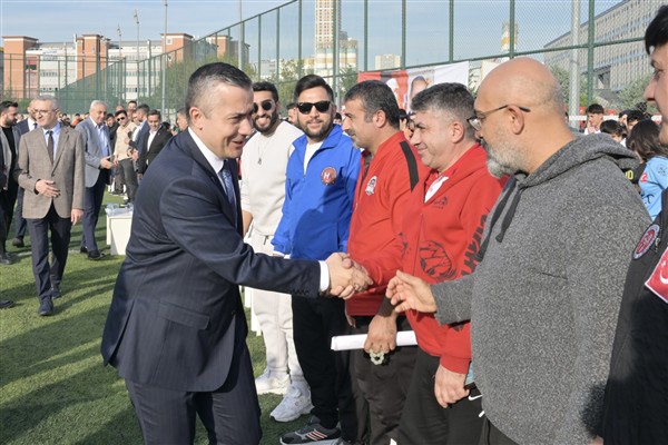 Esenyurt’ta amatör spor kulüplerine malzeme desteği <