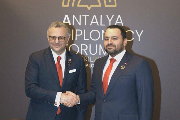 El-Khulaifi, Antalya Diplomasi Forumu'nun oturum aralarında yetkililerle görüştü<