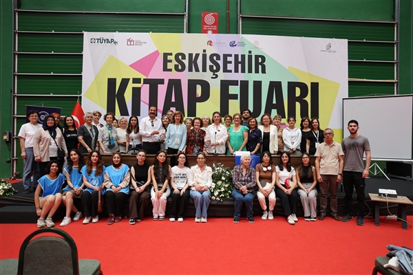 Başkan Ünlüce’den Kitap Fuarına ziyaret<