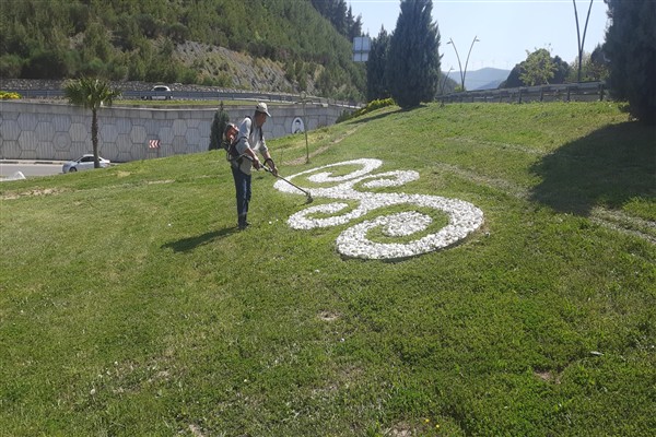 Manisa'da  peyzaj düzenleme çalışmaları sürdürülüyor 