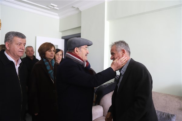 Büyükerşen ve beraberindeki heyet, şehit ailesini ziyaret etti