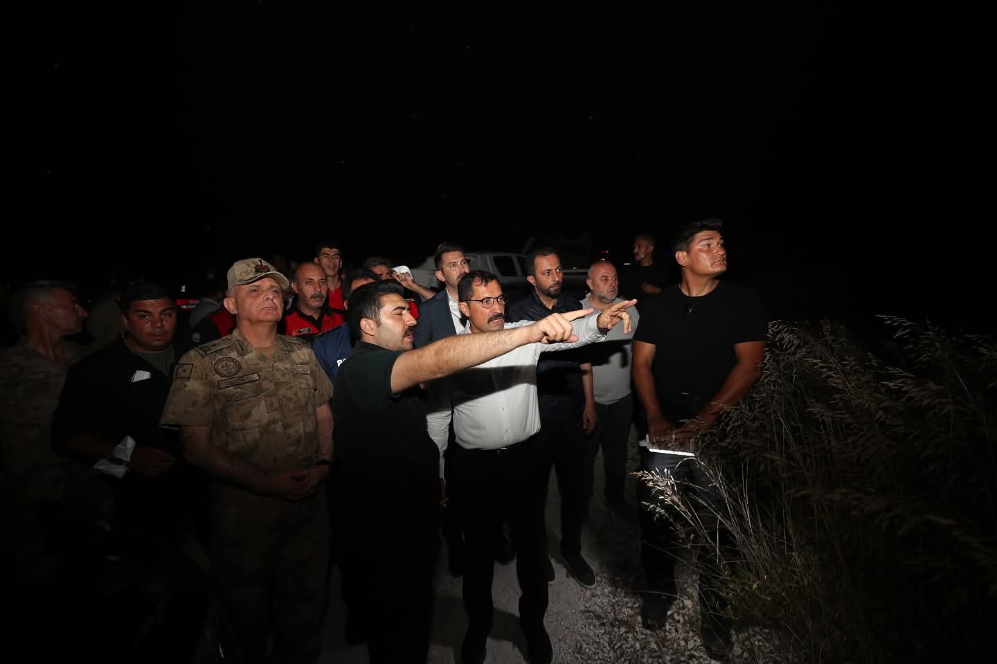 Hatay Valisi Masatlı, Türkmendağı yangını için sınır hattında incelemelerde bulundu<