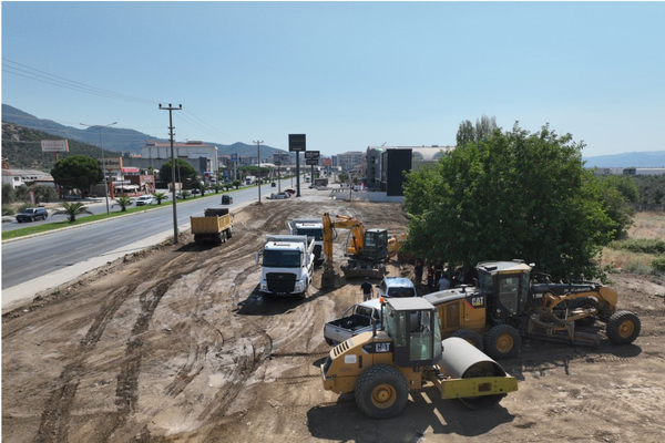 Edremit'te E-87 Karayolu'na nefes aldıracak yan yol çalışması başladı<