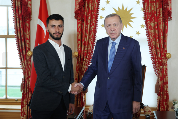 Cumhurbaşkanı Erdoğan, Filistinli yönetmen Adra'yı kabul etti