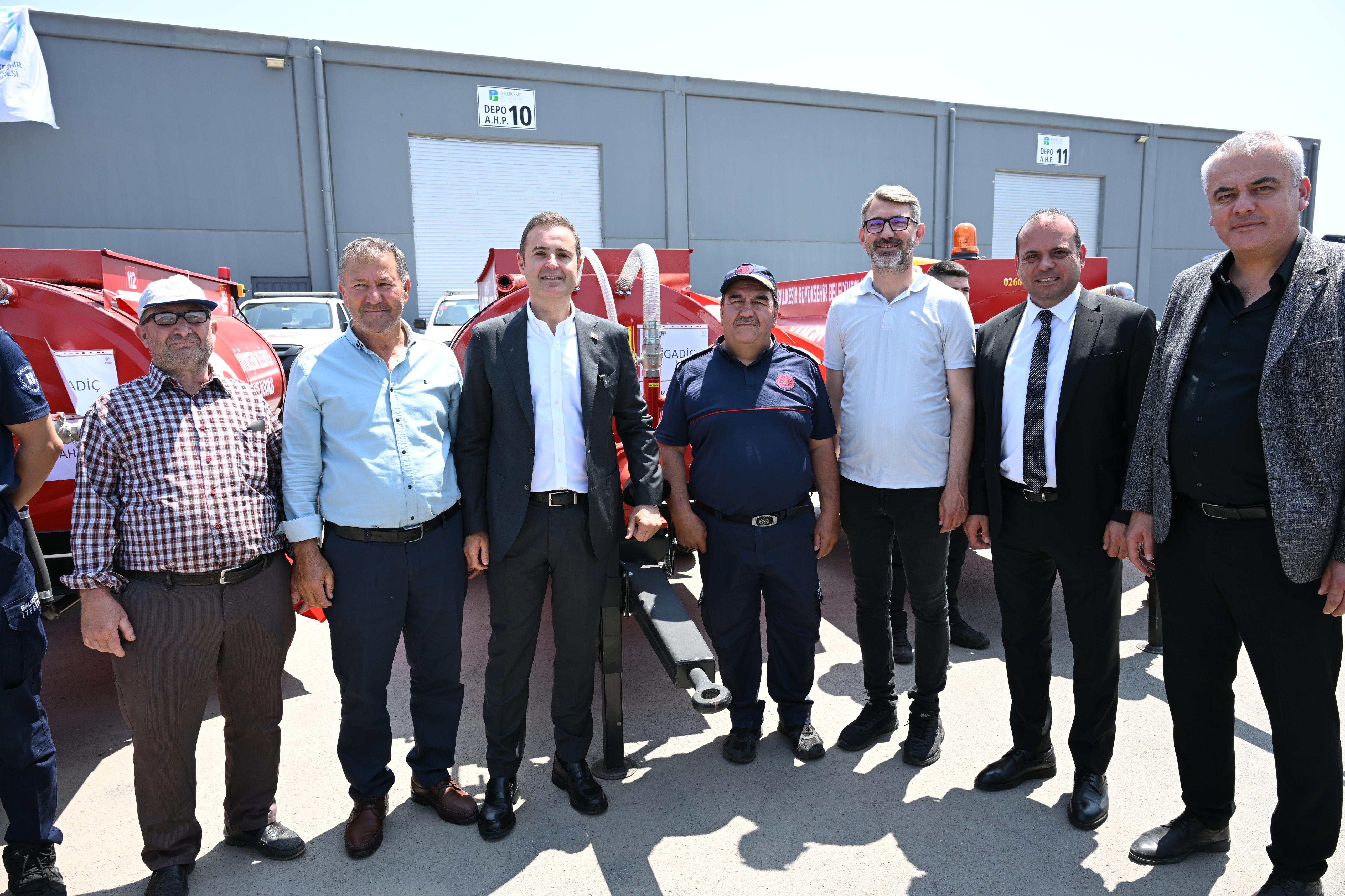 Balıkesir Büyükşehir Belediyesi'nden Traktöre Monteli Yangın Tankeri desteği<