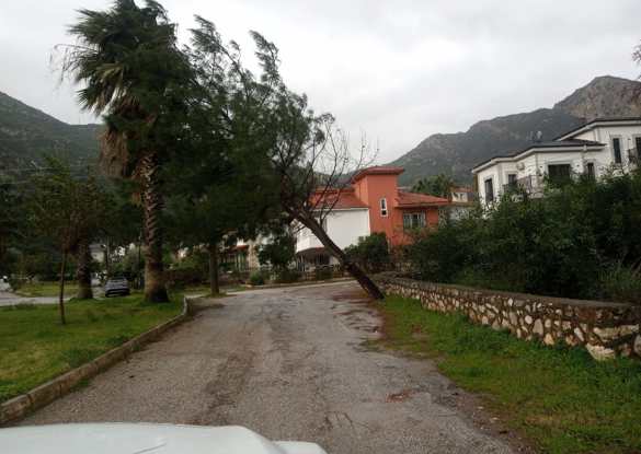 Marmaris'te yağmur nedeniyle çalışmalar sürdürülüyor<