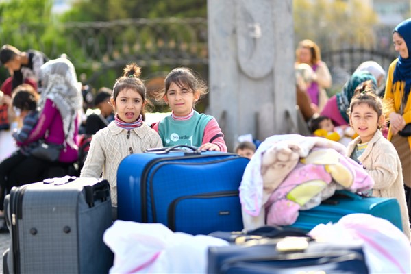 57 Suriyeli daha Esenyurt'tan ülkelerine döndü