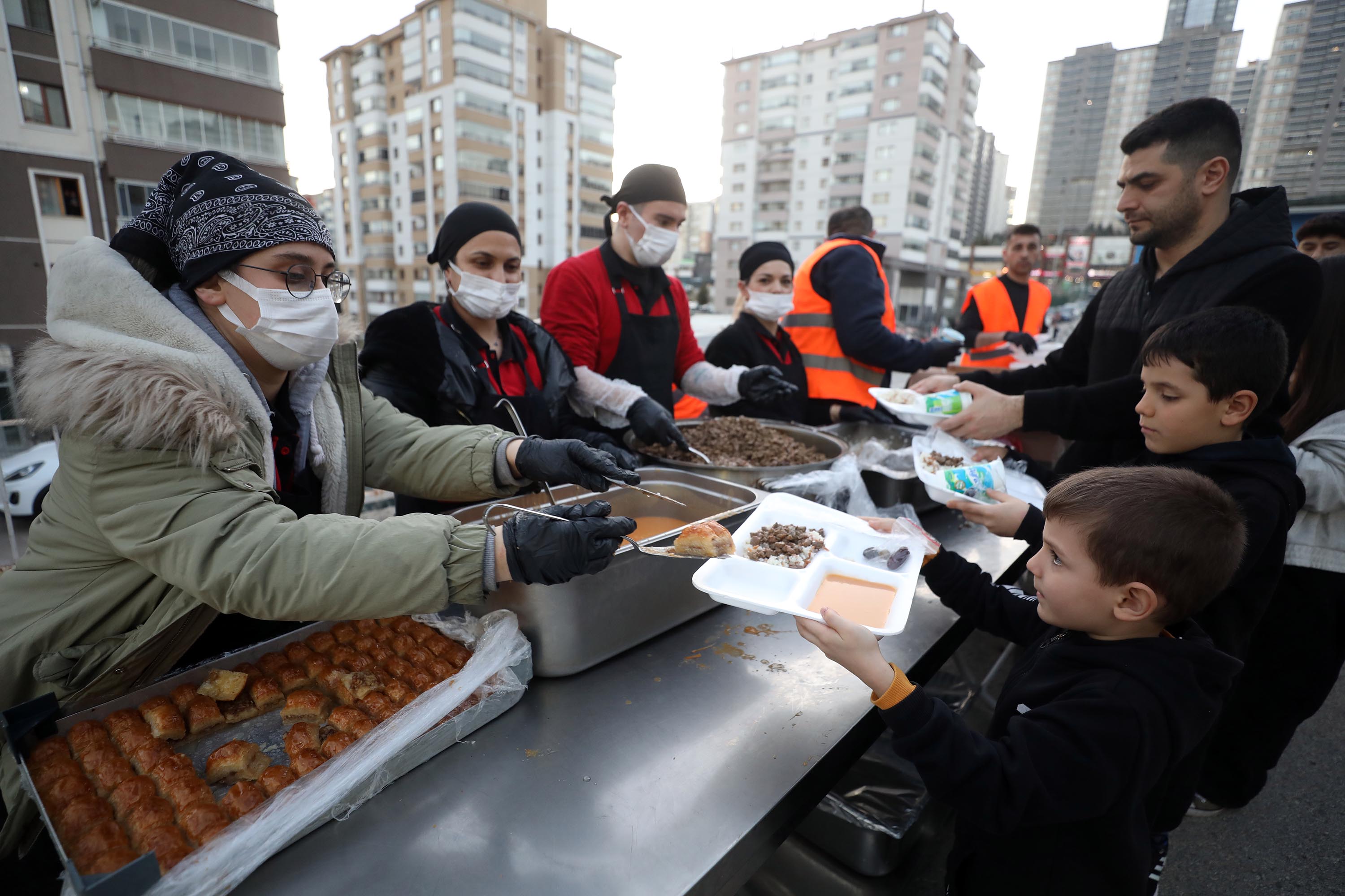 Yenimahalle, iftar sofralarında buluşuyor