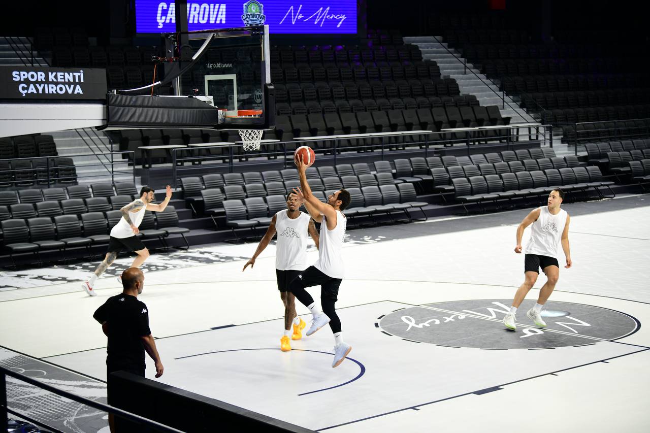 Çayırova Belediyesi Basketbol Takımı yeni sezonun ilk antrenmanını yaptı<