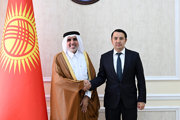 Kırgızistan Yüksek Konseyi Başkanı Mamataliev, Katar Büyükelçisi ile görüştü<