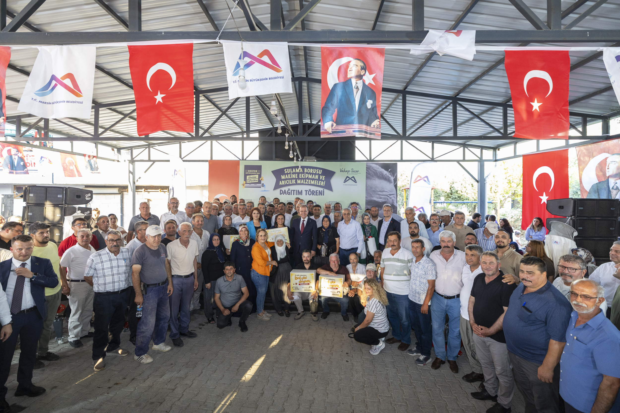 Seçer, Sulama Borusu, Makine Ekipman ve Arıcılık Malzemeleri Dağıtım Töreni'ne katıldı<