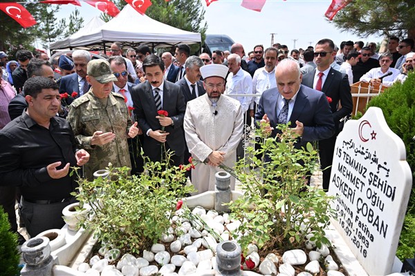Vali Zorluoğlu’ndan şehitlik ziyareti <
