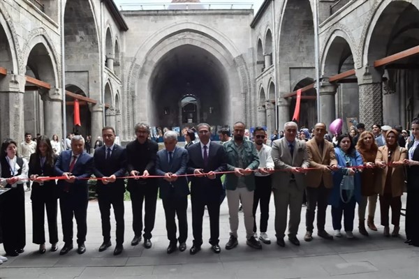 Erzurum’da Genç Sanatçılardan Yıl Sonu Sergisi<