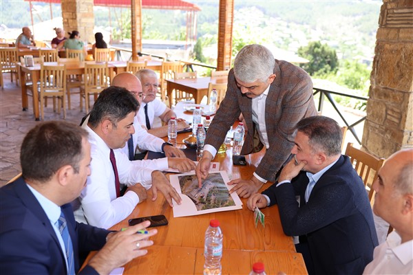 Pozantı'ya ulaştırma ve sağlık alanında yatırım<