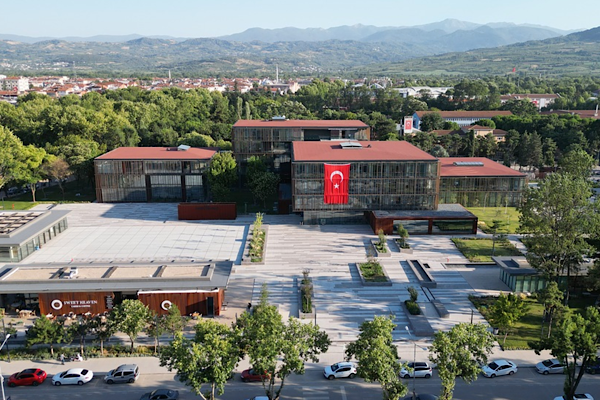 İnegöl'den öğrencilere eğitim yardımı<