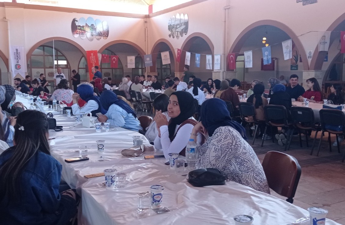 Malatya Büyükşehir Belediyesi'nden YKS öncesi öğrencilere moral desteği