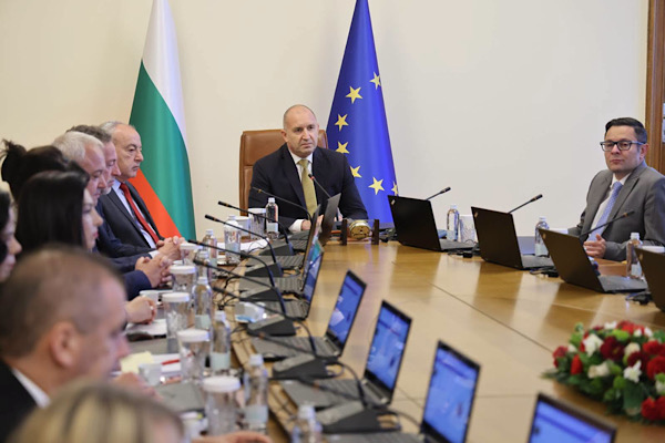 Radev: Kumar reklamlarına neredeyse tam bir yasak getiriyoruz<