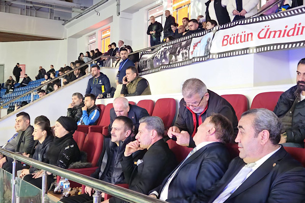 Vali Aktaş, Büyük Kadınlar ve Erkekler Türkiye Boks Şampiyonası'nı izledi