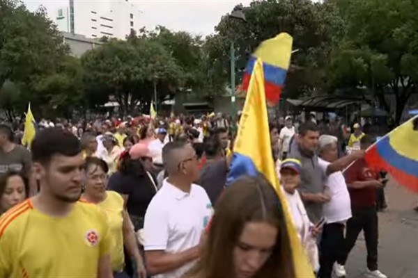  Kolombiya'da binlerce kişi ABD aleyhinde protesto gösterisi düzenledi<