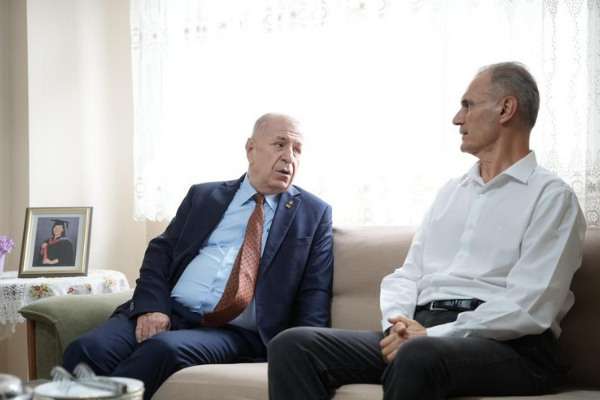 Özdağ, şehit polis Cumhur Yılmaz’ın ailesini ziyaret etti<