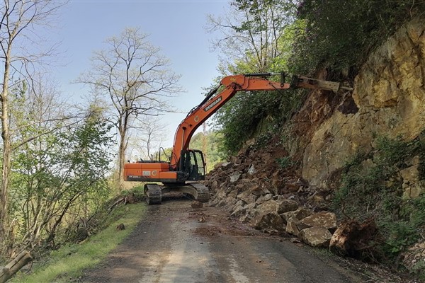 Ordu Büyükşehir'den yol genişletme çalışması<