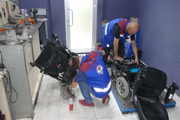 Trabzon Büyükşehir Belediyesi, Engelli Araç Tamir Atölyesi'nde ücretsiz hizmet veriyor<