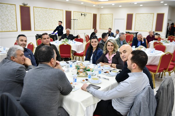 Başkan Şahin, Mamak Müteahhitler ve Mimarlar Derneği İle iftarda bir araya geldi