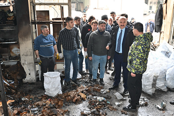 Vali Canalp, yangın çıkan işyerinde incelemelerde bulundu