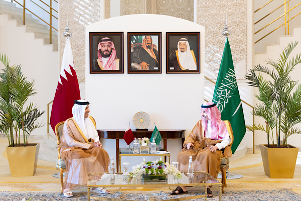 Al Thani, Suudi Arabistan Dışişleri Bakanı Al Saud ile bir araya geldi<