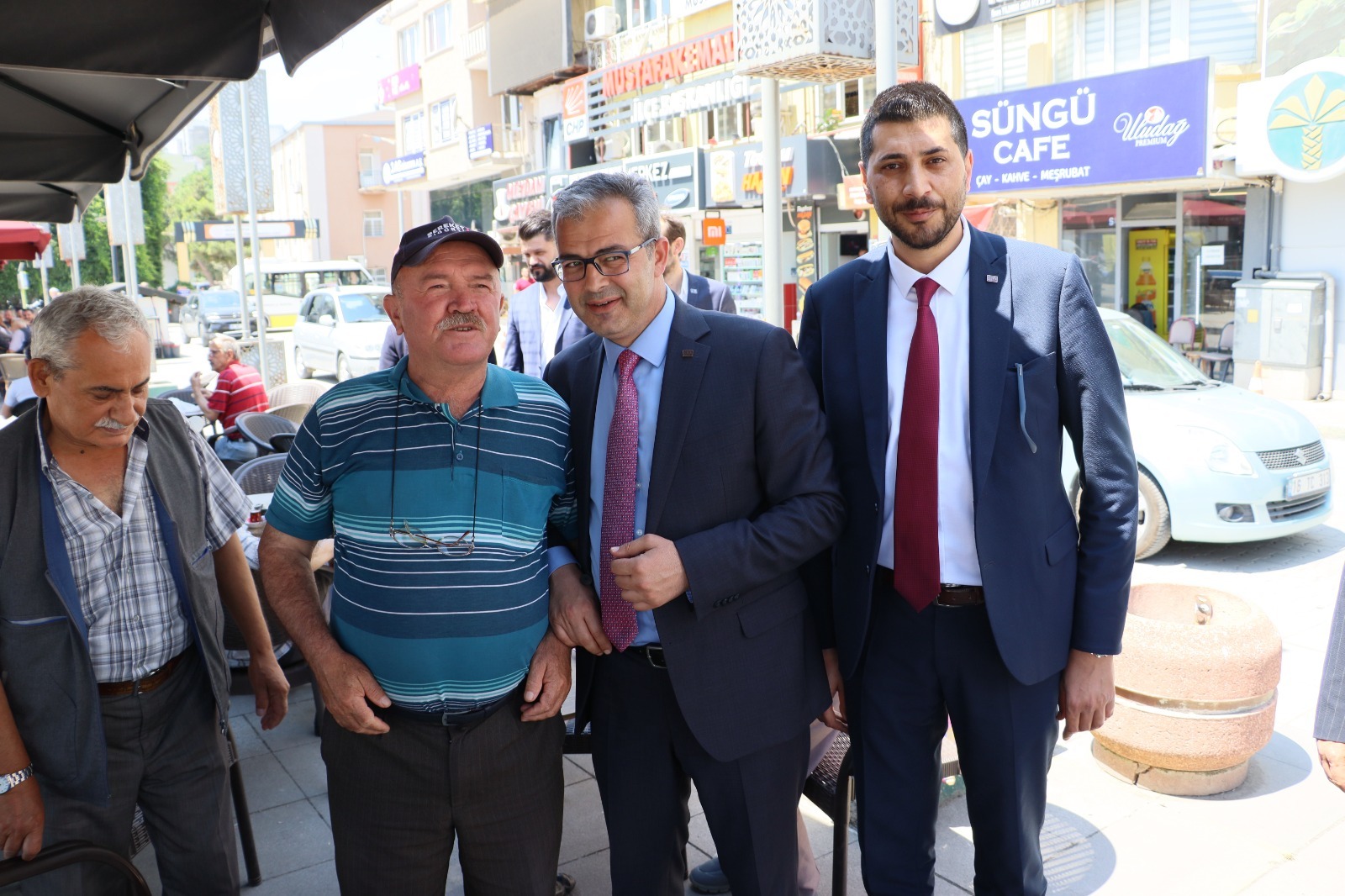 Anahtar Parti, Mustafakemalpaşa'da 120 muhtarla buluştu<
