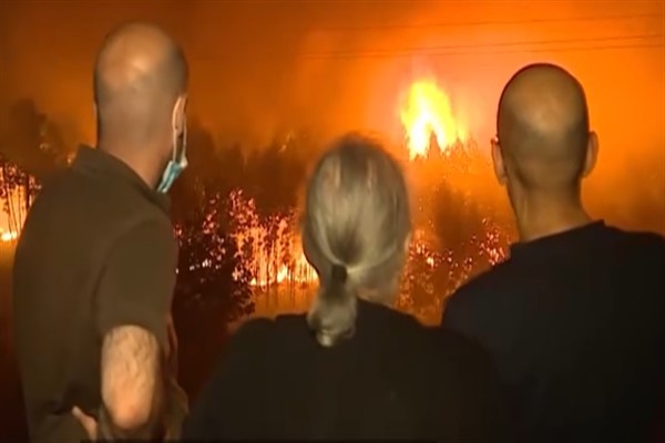 Portekiz'de binlerce itfaiyeci üç büyük yangınla mücadele ediyor<