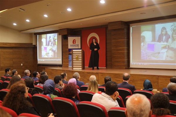 Gaziantep'te vergi dairesi çalışanlarına 'Metaverse ve İnovasyon Konferansı' verildi