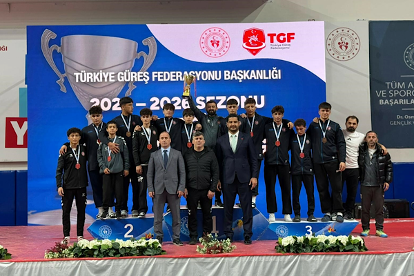 Çorumlu güreşçiler Ankara’dan üçüncülükle döndü<