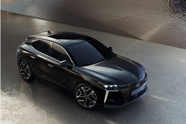 Fransız zarafetinin yeni ifadesi yeni DS N°4 Türkiye'de satışa sunuldu<