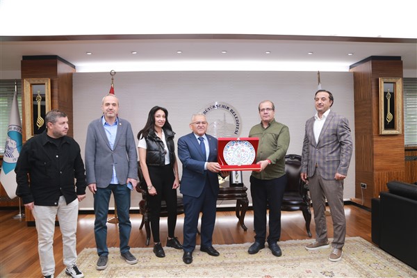 Başkan Büyükkılıç’a hayırlı olsun ziyaretleri sürüyor