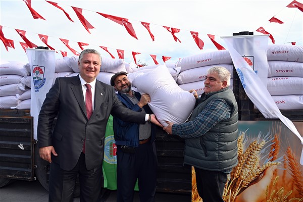 Yalova Belediyesi’nden üreticiye 14 ton sertifikalı buğday tohumu desteği<